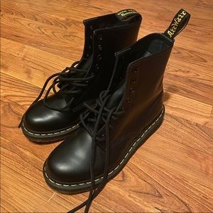 Dr Martens Women’s size 7 boot
